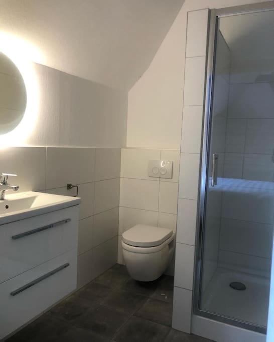 Rustig Logeerverblijf Aan De Rand Van De Stad Lekkum Exteriör bild