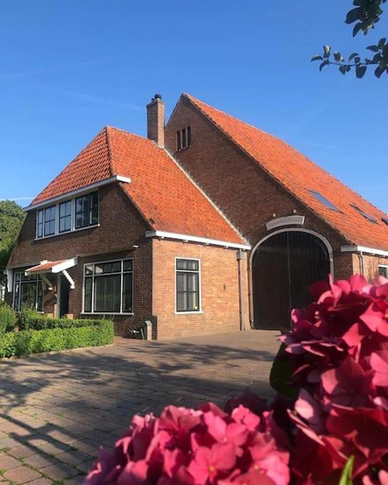 Rustig Logeerverblijf Aan De Rand Van De Stad Lekkum Exteriör bild